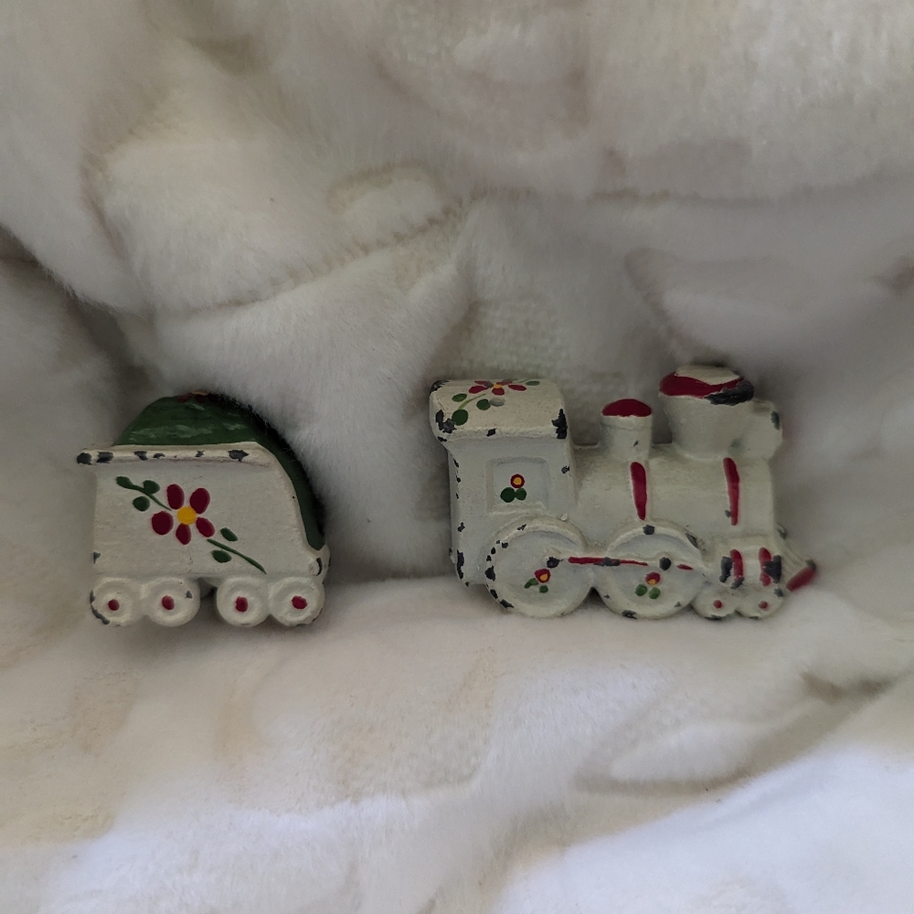 Iron vintage salt and pepper train